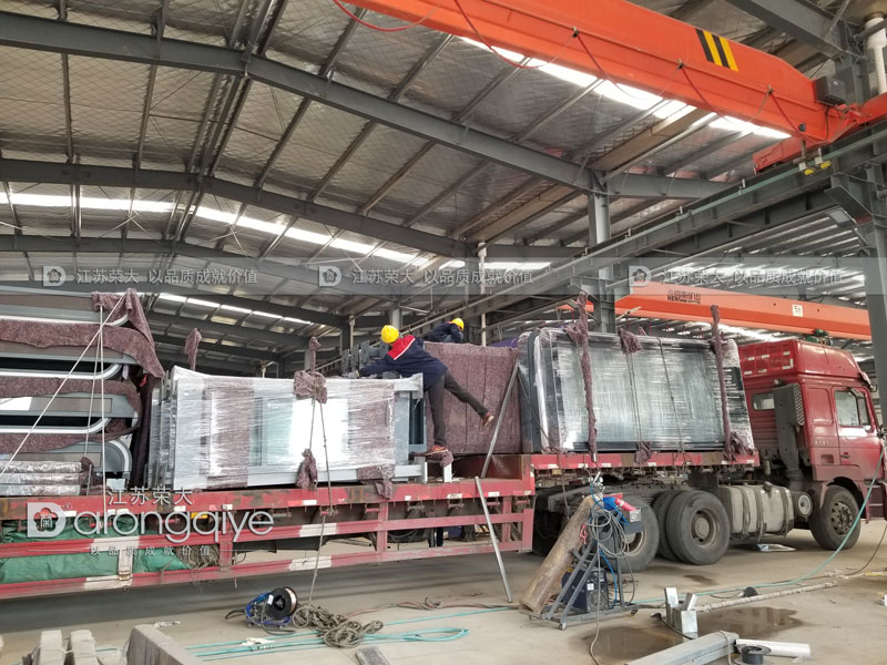 揚州智能候車亭發貨案例