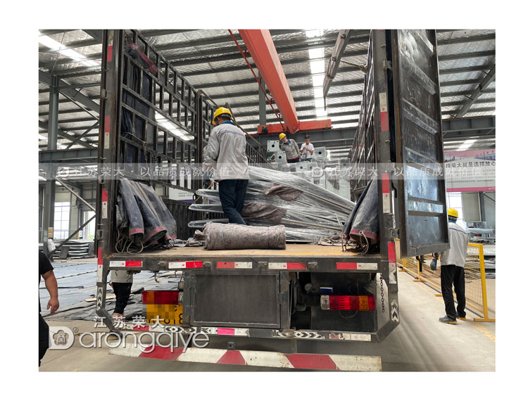 供應鹽城現(xiàn)代候車亭發(fā)貨案例配圖二