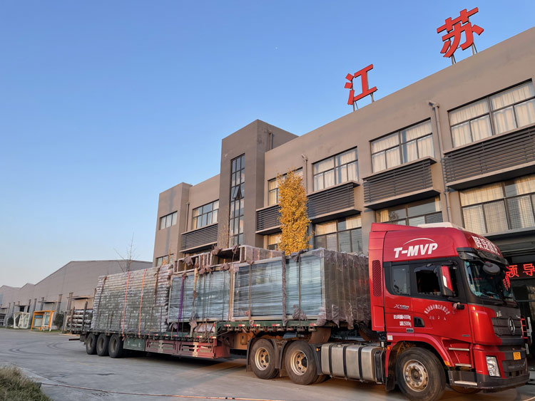 第二批公交站臺(tái)候車亭發(fā)貨案例