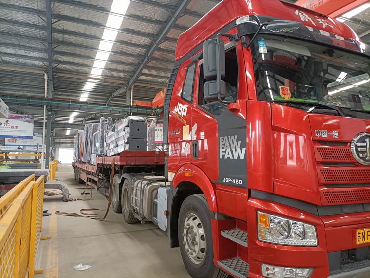 榮大第二批不銹鋼公交候車(chē)亭發(fā)往山東