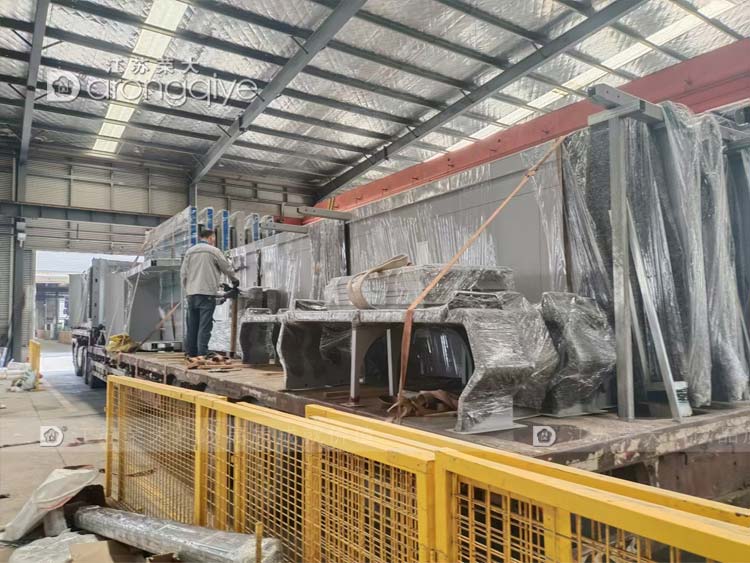 浙江智能公交站臺(tái)第三批正在裝車